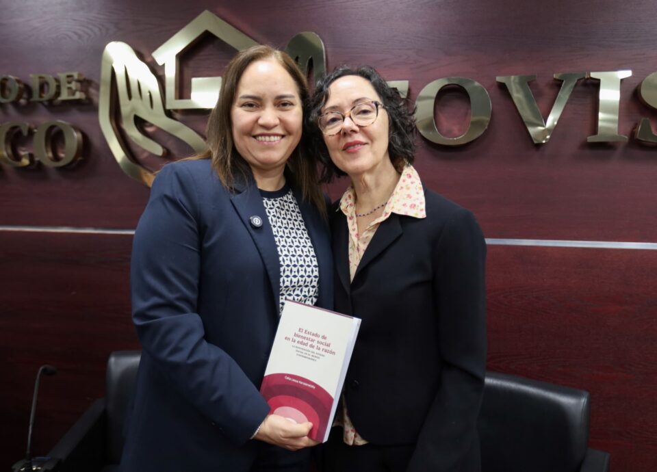 Presentan libro sobre bienestar social en el FOVISSSTE