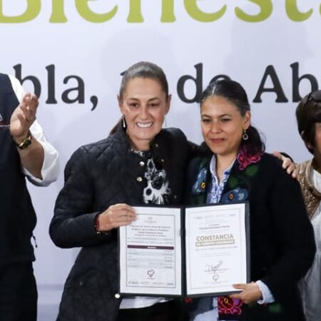 Presidenta Claudia Sheinbaum entrega 577 Constancias de Finiquito en Puebla. | Foto: FOVISSSTE