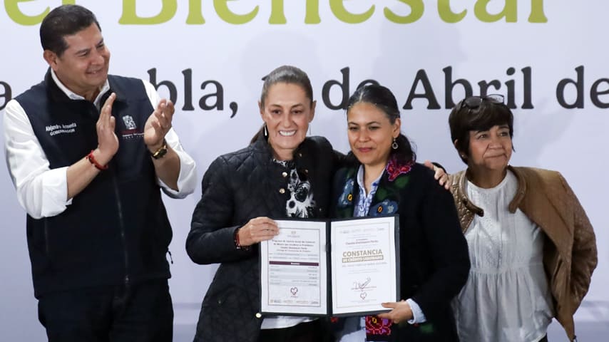 Presidenta Claudia Sheinbaum entrega 577 Constancias de Finiquito en Puebla. | Foto: FOVISSSTE