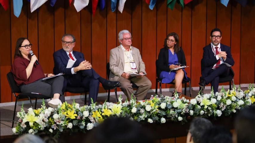 La Vocal Ejecutiva del FOVISSSTE, Jabnely Maldonado Meza, participó en el debate “Renta básica universal. ¿Pilar para la seguridad social?”, realizado en el marco del Segundo Congreso Praxis en el ISSSTE.
