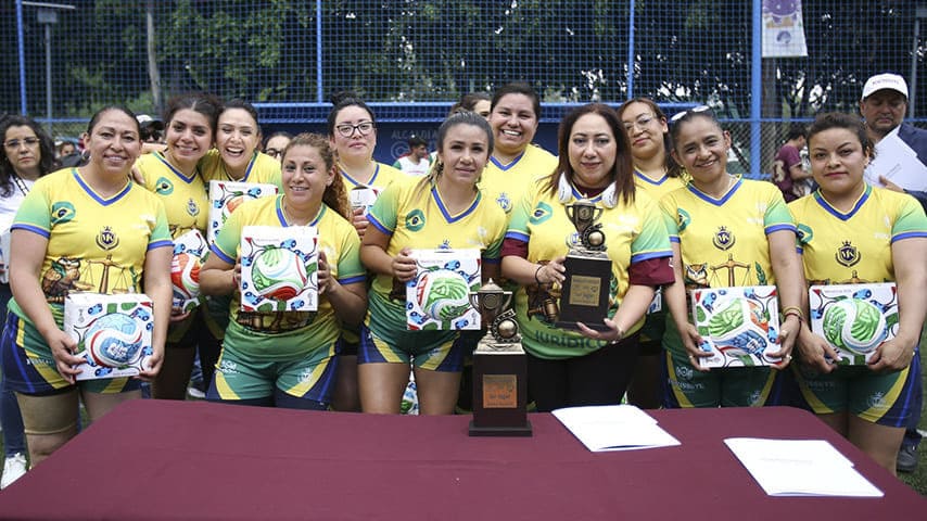 En la rama femenil, la escuadra Luris FC, de la Subdirección de Jurídico, venció 2 – 1, en tanda de penales, a la escuadra Fuerza Crediticia de la Subdirección de Crédito.