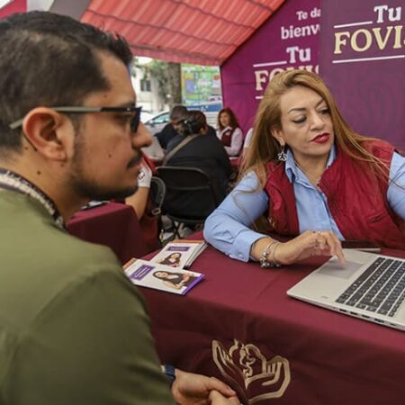 FOVISSSTE en tu Oficina es una de las acciones que lleva a cabo la institución bajo el lema "más territorio y menos escritorio", para acercarse a la derechohabiencia y personas acreditadas.