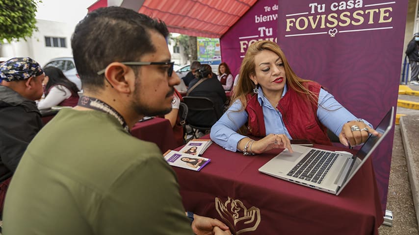 FOVISSSTE en tu Oficina es una de las acciones que lleva a cabo la institución bajo el lema "más territorio y menos escritorio", para acercarse a la derechohabiencia y personas acreditadas.