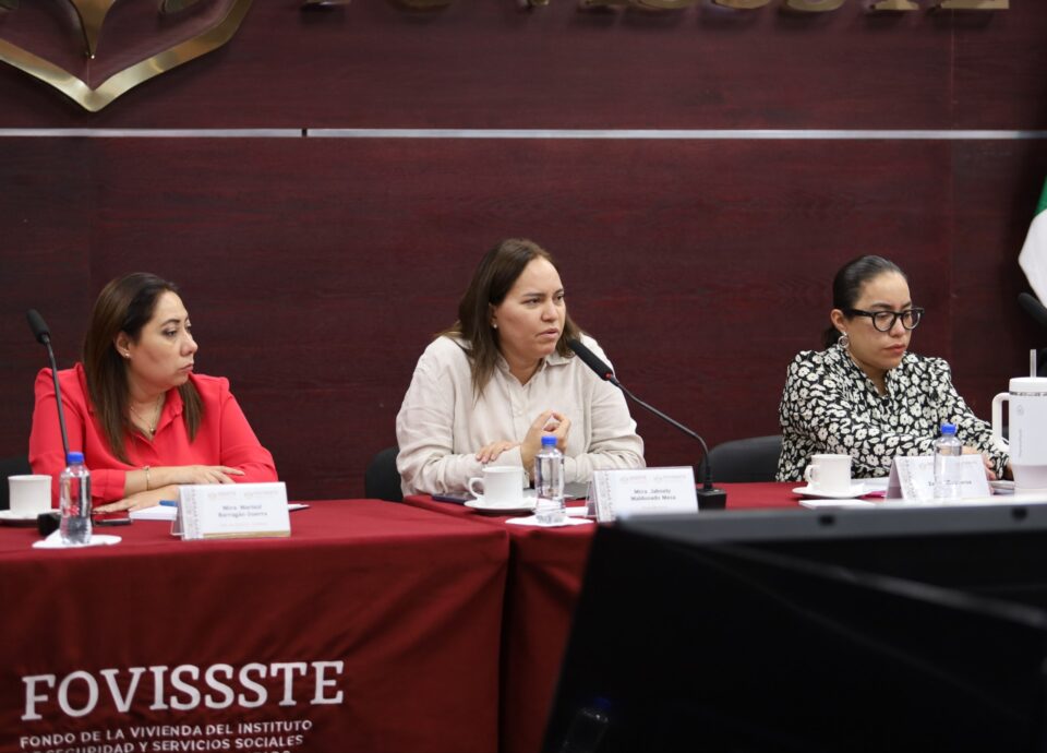 Autoridades del FOVISSSTE mostraron a maestros de Oaxaca los avances de las solicitudes para el Programa Tú Construyes.