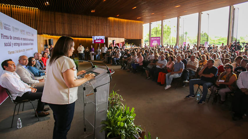 En este evento, también se firmó un convenio con el cual el trámite de escrituración será gratuito en Morelos. | Foto: FOVISSSTE