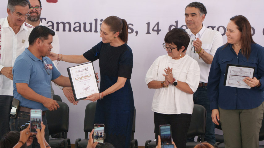A la par de la entrega de constancias, se entregaron escrituras y viviendas por parte de Conavi, INSUS e INFONAVIT. | Foto: FOVISSSTE