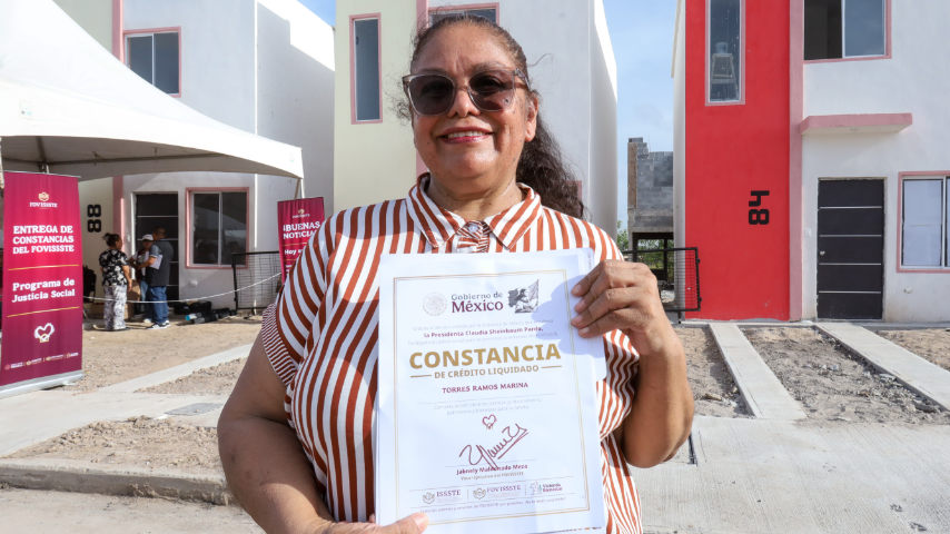 A la par de la entrega de constancias, se entregaron escrituras y viviendas por parte de Conavi, INSUS e INFONAVIT. | Foto: FOVISSSTE