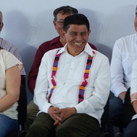 Presidenta liquida 162 créditos del FOVISSSTE en Oaxaca