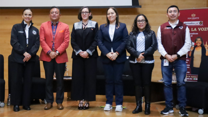 Policías reciben orientación sobre reestructura de créditos a pesos