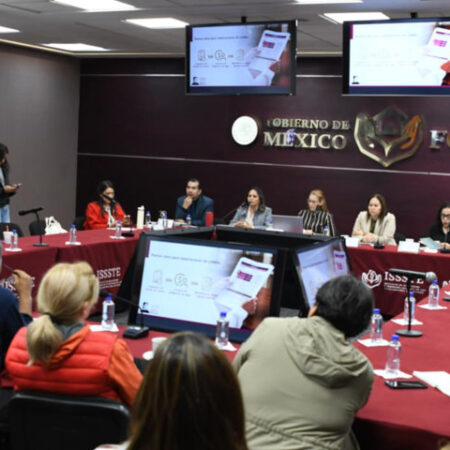 Durante la reunión con el colectivo de personas acreditadas, se explicó que los financiamientos reestructurados tendrán tasa de interés y pagos fijos el resto de la vida del crédito.