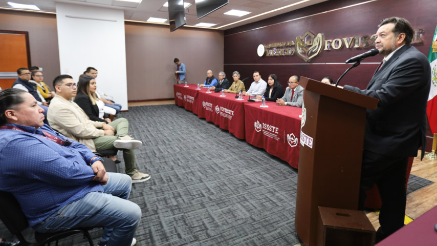 •	Nadia Hernández y Brandom Candia fueron galardonados con el premio que valora su vocación de servicio 